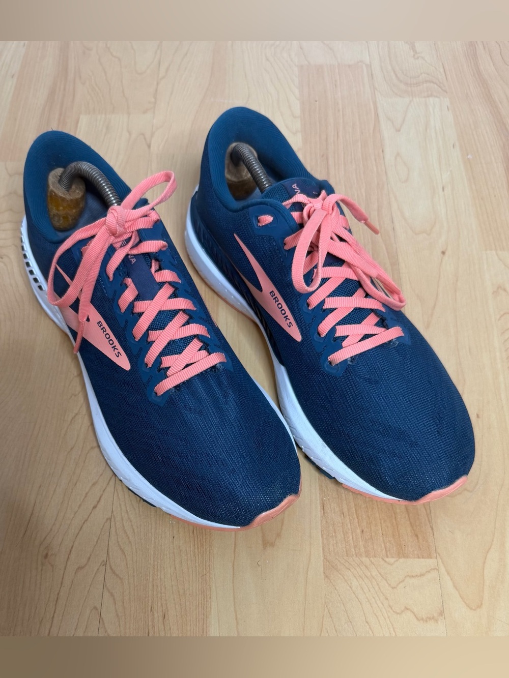 Brooks Ravenna 11 Women’s Running Shoes Navy Coral Size 10 B